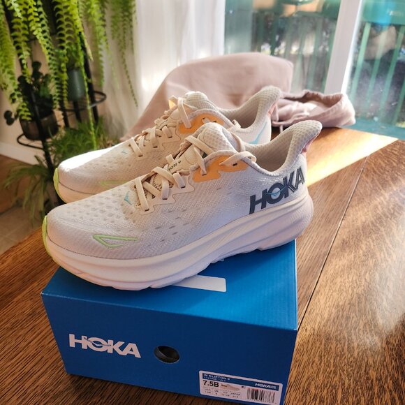 Hoka Clifton 9's - Picture 3 of 4